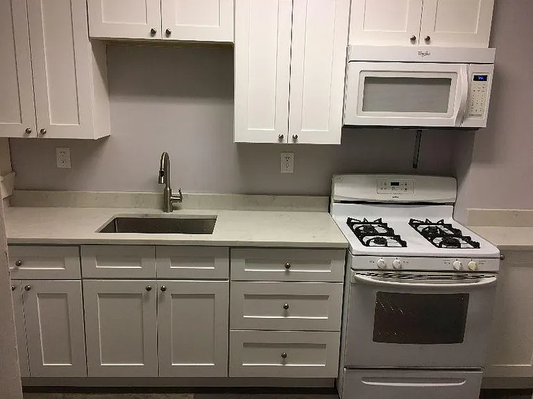 Brand news kitchen with granite countertops s