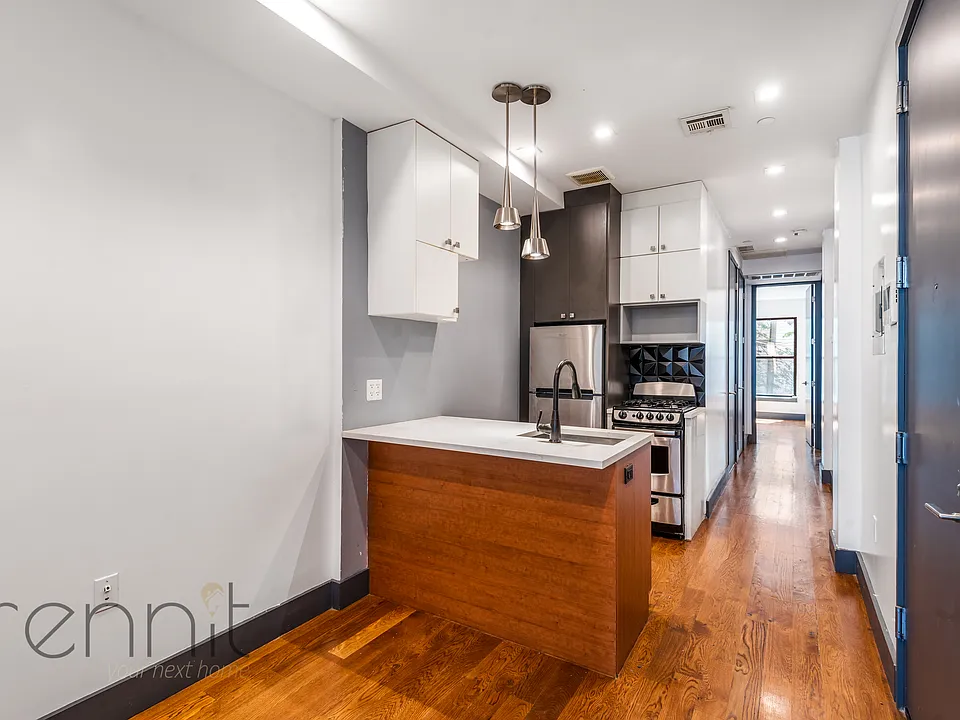 174 Knickerbocker Ave #3R