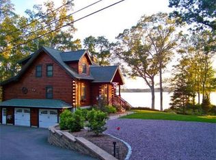 457 Neck Rd, Rochester, MA 02770