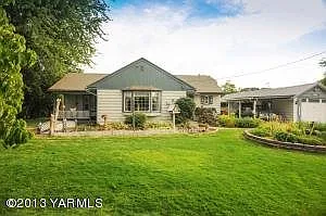 8306 Ahtanum Rd photo 1