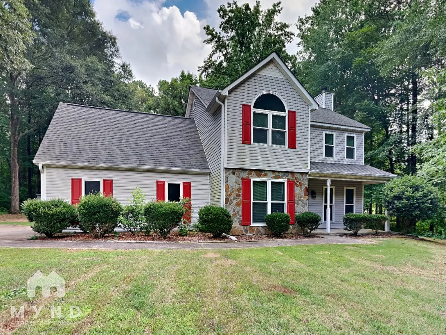 4 bed, 2.5 bath, 1636 sqft, $2,200 — Photo 1
