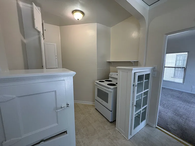 916 Union Street — Photo 16