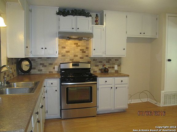 5th image of 223 Sullivan Dr