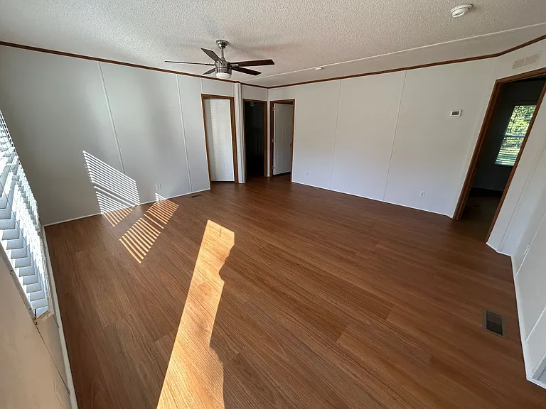 1386 Cherrytree Rd NE — Photo 3