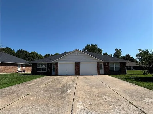200-202 NW Woodbury Dr, Grain Valley, MO 64029