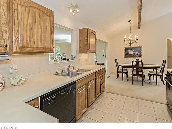 3rd image of 7099 Hickory Dr