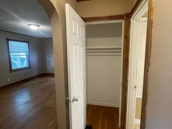 5th image of 1753 Helen Ave