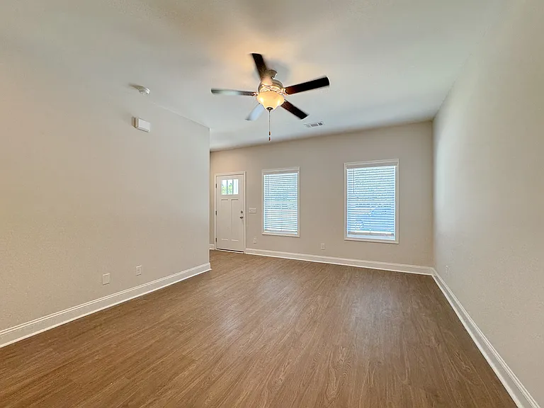102 Skye Dr #4 — Photo 5
