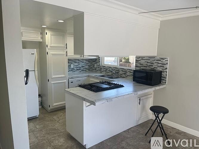 1st image of 1830 Southwest Expy APT 4
