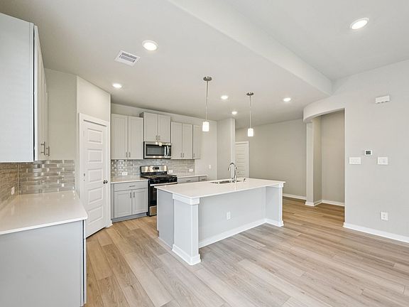 17-custom-Houston - Magnolia Place - 38718 Yellowstone Dr Magnolia TX 77354 - 015.jpg