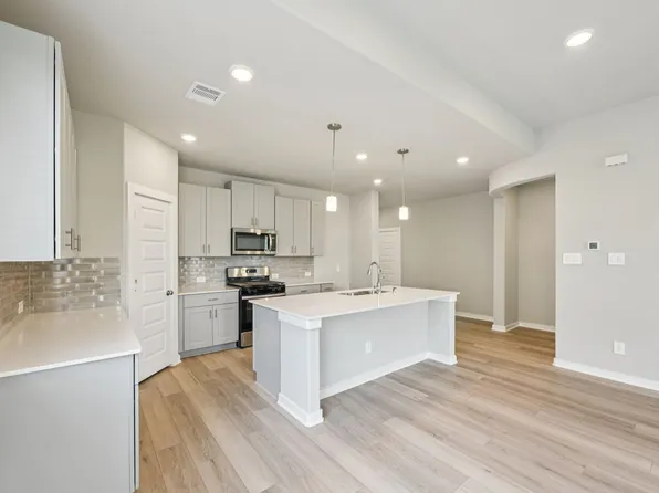 8214 Blackwell Cove Dr, Baytown, TX 77523