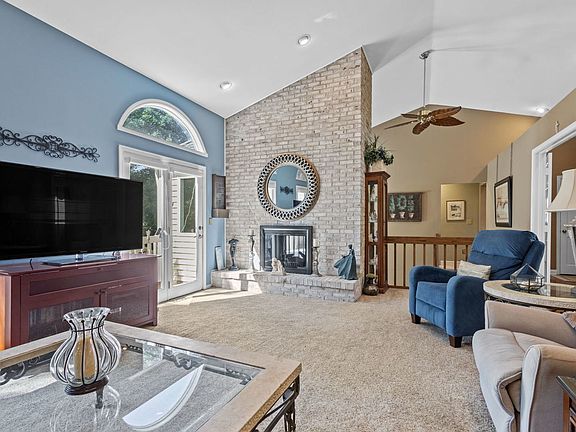 2nd image of 5 Hillcrest Dr #0