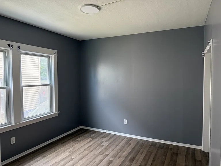 10709 Fidelity Ave — Photo 6