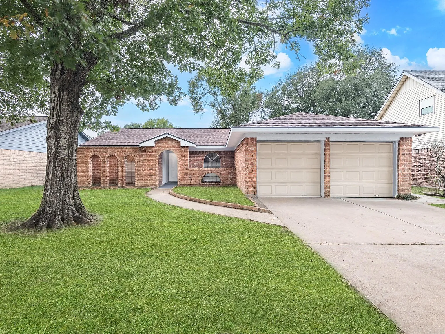 3 bed, 2.0 bath, 1608 sqft, $1,900 — Photo 2