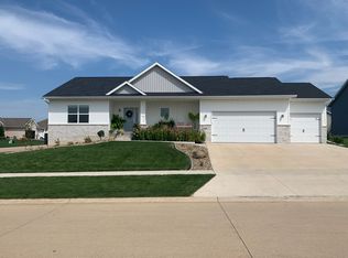 6401 Harrison Rd SW, Cedar Rapids, IA 52404