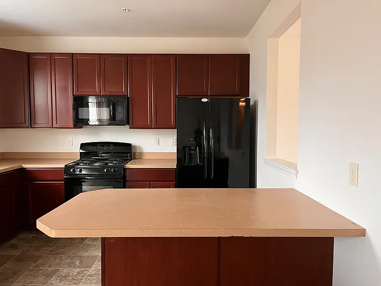 535 Marion Rd — Photo 8