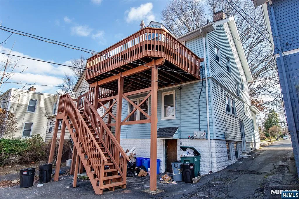 2 bed, 1.0 bath, $2,400 — Photo 2