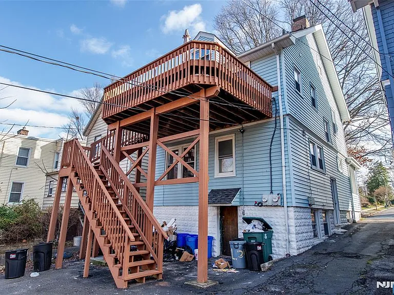51 Riggs Pl — Photo 2