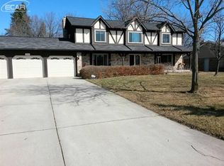 1511 Kings Bridge Rd, Grand Blanc, MI 48439