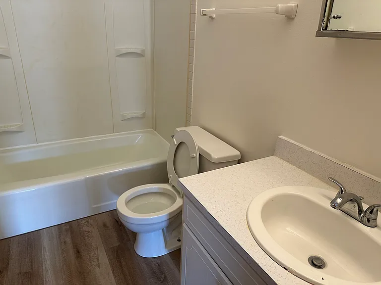 658 Loomis Ave — Photo 9