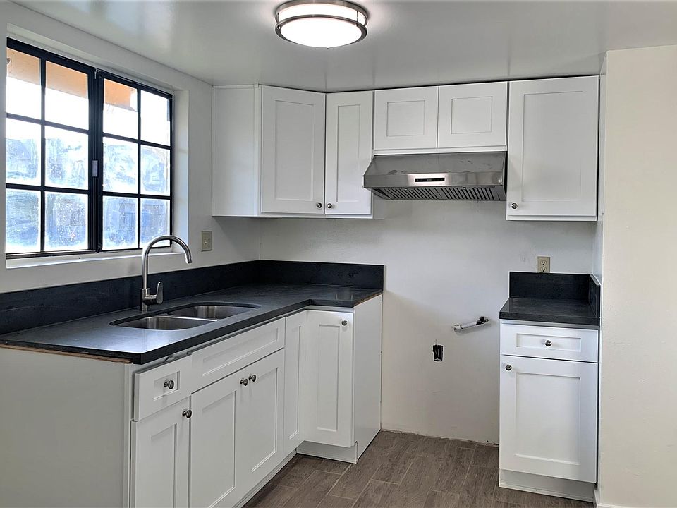 Kitchen (Although not shown in the picture, range is furnished)
