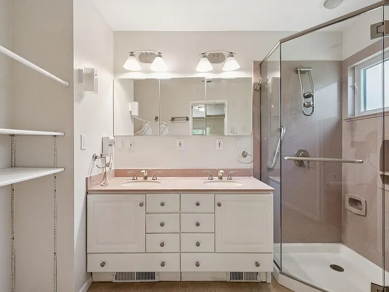 970 Palo Alto Ave — Photo 50