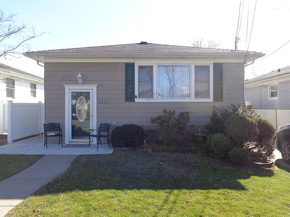 1st image of 452 Ashland Ave