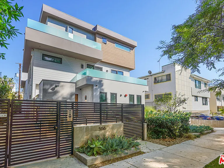 556 N Flores St #2B — Photo 29