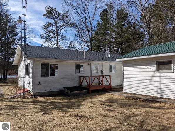 4271 Bass Lake Rd, Hale, MI 48739