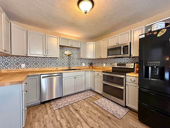 4th image of 102 Davis Cir