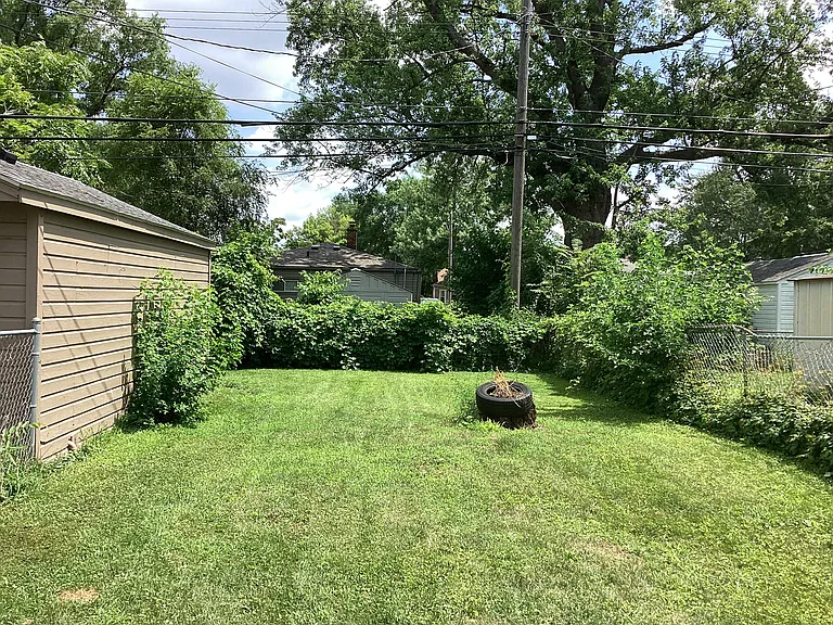 23810 Vassar Ave — Photo 9