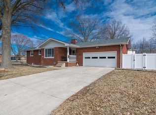 301 S Walnut St, Bethalto, IL