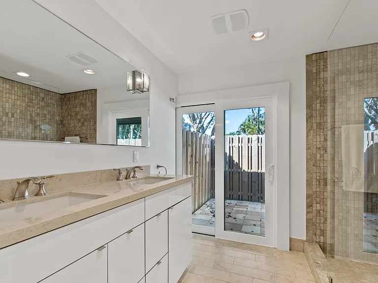 11792 Wimbledon Cir — Photo 14