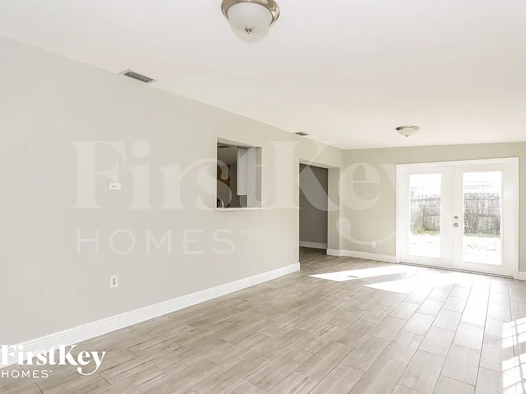 327 Azalea St — Photo 7