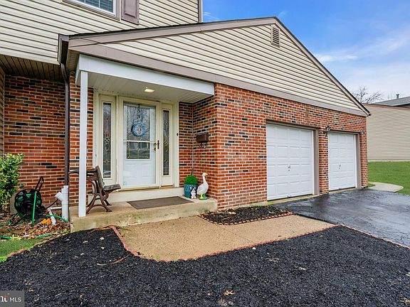 3rd image of 608 Arlington Rd