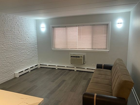 3rd image of 2546 N Harlem Ave APT 2C
