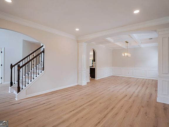 5th image of 190 Thrushwood Dr