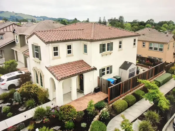 1811 Velvetleaf Ln, Santa Rosa, CA 95404