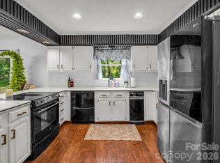 213 Raintree Dr, Hendersonville, NC 28791