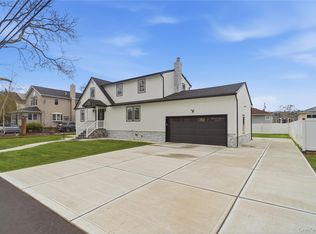 219 Granada Parkway, Lindenhurst, NY 11757