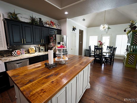 2nd image of 22 Preston Oaks Cir