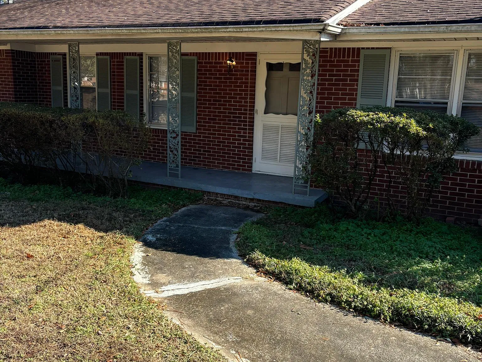 3 bed, 1279 sqft, $1,600 — Photo 1