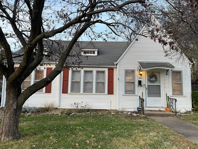 3127 E 3rd St — Photo 1