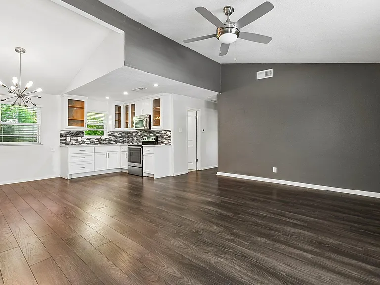 4523 Avenue H #B — Photo 8