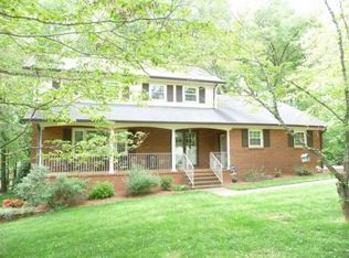 611 5th Ave NE, Conover, NC 28613