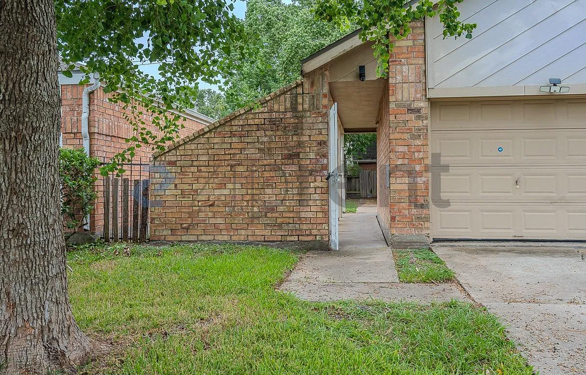 3 bed, 1469 sqft, $2,000 — Photo 2
