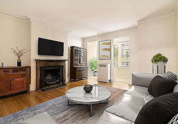 2nd image of 26 Bethune St #4