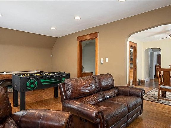 2nd image of 40 Grandview Ave Floor 2