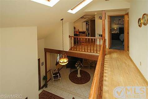 5th image of 147 E Hamilton Ln