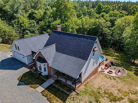3rd image of 1125 Briarwood Dr